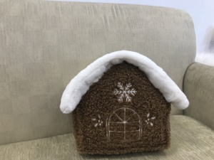 Vỏ Gối Giáng Sinh Dễ Thương Hình Ngôi Nhà Bánh Gừng Bằng Lông Teddy Ấm Cúng Mới - Product Image 3