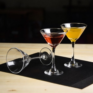 Copas de Cóctel Triangulares con Tallo, Copas de Bar para Cóctel <span class=keywords><strong>Martini</strong></span> 110/170/190ml, Copa de Whisky Personalizable para Bar y Hogar - Product Image 3