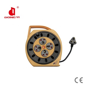Enrouleur de câble d'extension 3 voies à prix d'usine avec ports USB Type C, petite taille, fil de cuivre, extrémité femelle IEC, extrémité mâle BS, courant nominal 13A - Product Image 3