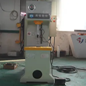 Nadun sıcak satış YQ41-10 Ton tek sütun C çerçeve hidrolik pres makinesi