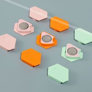 Accesorios Magnéticos Poligonales Resistentes para Máquinas de Coser, Piezas Universales de Plástico para Procesamiento de Prendas - Product Image 1