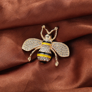 Fashion <b>Bee</b> Brooch Zinc Alloy Insect Shape Micro Insert Unisex <b>Gift</b> Accessory - Product Image 3