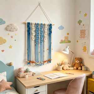 Nouvelle tapisserie murale en dentelle de coton faite à la main avec des pompons pour la décoration de la maison, de la chambre à coucher, ou comme décoration murale - Product Image 2