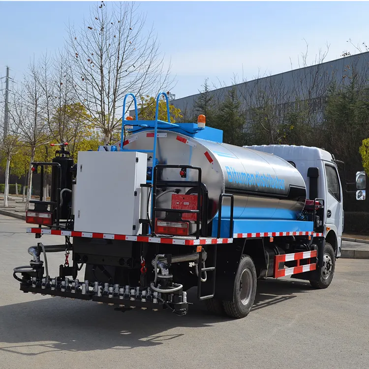Tangki Distributor Aspal Cerdas Volume 4000 Liter-13000 Liter Emulsi Truk Penyemprot Bitumen dengan Sasis 4X2