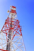 Tour de télécommunication tubulaire en acier à 3 pôles de 20m30m40m50m, galvanisé à chaud, mât tri-pôle pour réseau sans fil