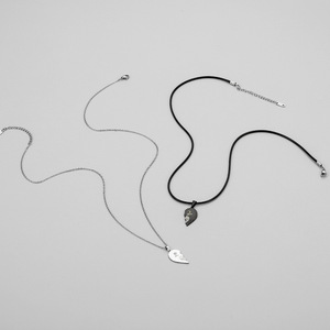 Ensemble de colliers pour <span class=keywords><strong>couple</strong></span> avec empreintes digitales <span class=keywords><strong>et</strong></span> cœur d'amour, collier avec pendentif étoile <span class=keywords><strong>et</strong></span> lune <span class=keywords><strong>noir</strong></span> <span class=keywords><strong>et</strong></span> <span class=keywords><strong>blanc</strong></span> gravé, Saint-Valentin - Product Image 3