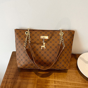 Túi tote nữ phong cách retro sang trọng, logo nổi bật, dung tích lớn, mẫu mới thời thượng, túi đeo vai cầm tay chất liệu PU năm <span class=keywords><strong>2025</strong></span> - Product Image 1