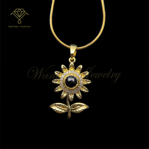 สร้อยคอแบบโชคเกอร์ลายดอกไม้ฉายภาพ LV026 100 <span class=keywords><strong>ภาษา</strong></span> ฉันรักคุณ ชุบทอง 18K พร้อมจี้รูปดอก<span class=keywords><strong>ทานตะวัน</strong></span> - Product Image 3