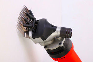 Esquiladora Eléctrica Profesional <span class=keywords><strong>de</strong></span> 690W <span class=keywords><strong>para</strong></span> Ovejas, Cortadora <span class=keywords><strong>de</strong></span> <span class=keywords><strong>Pelo</strong></span> Animal Flexible con Tijeras <span class=keywords><strong>para</strong></span> Lana, <span class=keywords><strong>para</strong></span> Uso Industrial y DIY - Product Image 5