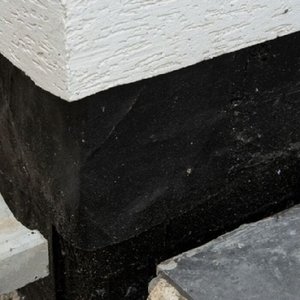 Plaque DPC à Bonne Flexibilité, Résistante aux Mites et à la Moisissure, Propriétés Physiques Stables pour la Construction de Sous-pavés en Briques et Pierres - Product Image 3