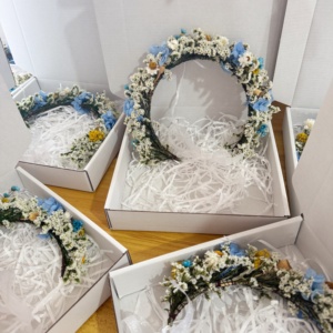 <span class=keywords><strong>Couronne</strong></span> de fleurs éthérée de style forêt pastorale, accessoire capillaire artistique et frais pour mariages, idéal pour les coiffures chignon. - Product Image 3