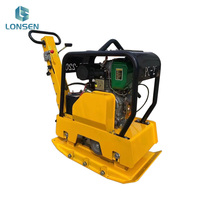 FPC220 marche derrière le compacteur à plaques vibrantes réversible utilisé pour la construction de routes