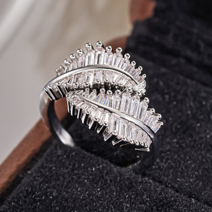 Set di Gioielli a Foglia Fresca per Donne: Collana, Orecchini e Anello Aperto, Stile Versatile ed Elegante - Product Image 5