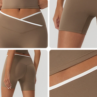 Ensemble de yoga pour femmes, haut court à manches longues zippé color block et short cycliste taille croisée, 2 pièces, tenue de sport active pour la gym