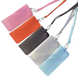 Étui à lunettes en cuir PU durable pour femme avec cordon détachable, quincaillerie argentée, motif gaufré moderne, protection pour lunettes, idéal comme cadeau - Product Image 1