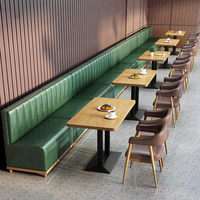 Ensemble de meubles de restaurant au design moderne, table à manger en bois colorée personnalisée avec 4 chaises pour les cafés