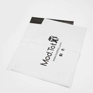 Sacs d'expédition compostables personnalisés en polyéthylène à soufflets latéraux avec fonctions de sécurité pour l'emballage de vêtements et logos personnalisés - Product Image 2