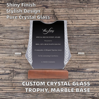 Réussite sportive Logo personnalisé Trophées en cristal Plaque Reconnaissance d'entreprise exquise Trophée en cristal avec socle en bois