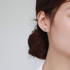 Pendientes de botón clásicos minimalistas de plata de ley S925 pulida con burbujas, versión de cobre personalizable, regalo de San Valentín para mujer - Product Image 3