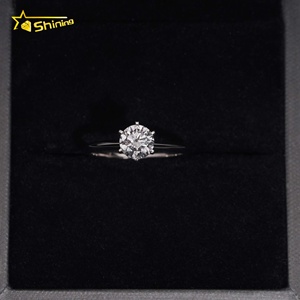 <span class=keywords><strong>Anello</strong></span> <span class=keywords><strong>Solitario</strong></span> con Diamante da Laboratorio CVD da <span class=keywords><strong>1</strong></span> <span class=keywords><strong>Carato</strong></span> Taglio Rotondo in Oro Bianco Massiccio 18k per Donna - Product Image 5