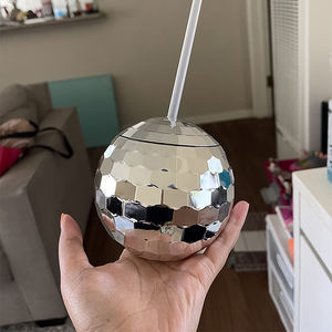 Vasos de Fiesta Brillantes Reutilizables de Plástico de 20 Onzas con Purpurina, Vasos de Fiesta Plateados con Forma de Bola de Discoteca para Despedida de Soltera - Product Image 2