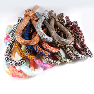 Bigoudis en soie <span class=keywords><strong>les</strong></span> plus vendus <span class=keywords><strong>Mousse</strong></span> automatique sans chaleur Plus Fil d'acier Bâton à <span class=keywords><strong>friser</strong></span> paresseux avec clip avec boucles de vague de sommeil - Product Image 3