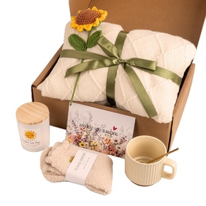 Coffret Cadeau Couverture, <span class=keywords><strong>Serviette</strong></span>, Couette, Bougie d'Aromathérapie, Tasse et Chaussettes - Product Image 5