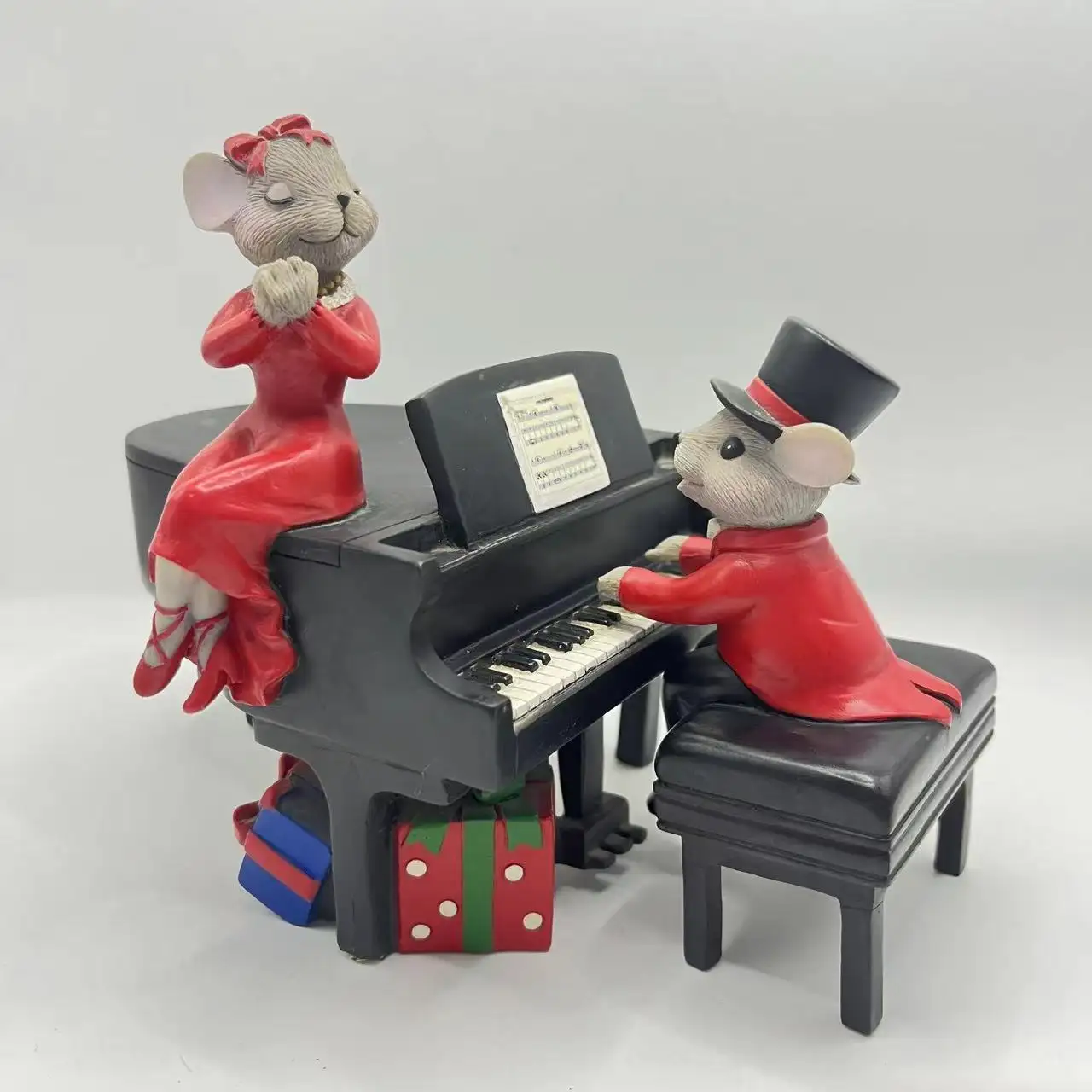 Dapat disesuaikan resin romantis mouse bermain piano patung Dekorasi desktop