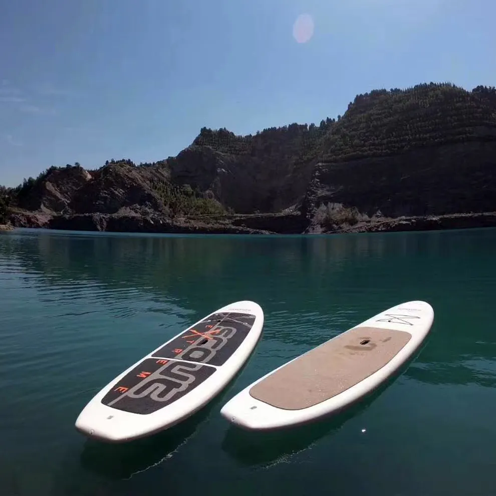Aangepaste Logo Duurzaam Schuim Plastic Effen Hard Premium Epoxy Jet Windhard Paddle Board Vissen Surfplank