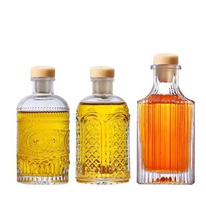 150 毫升小型迷你压纹徽标透明空酒瓶，带软木塞，适用于威士忌、烈酒、酒精或利蒙切洛 - Product Image 2