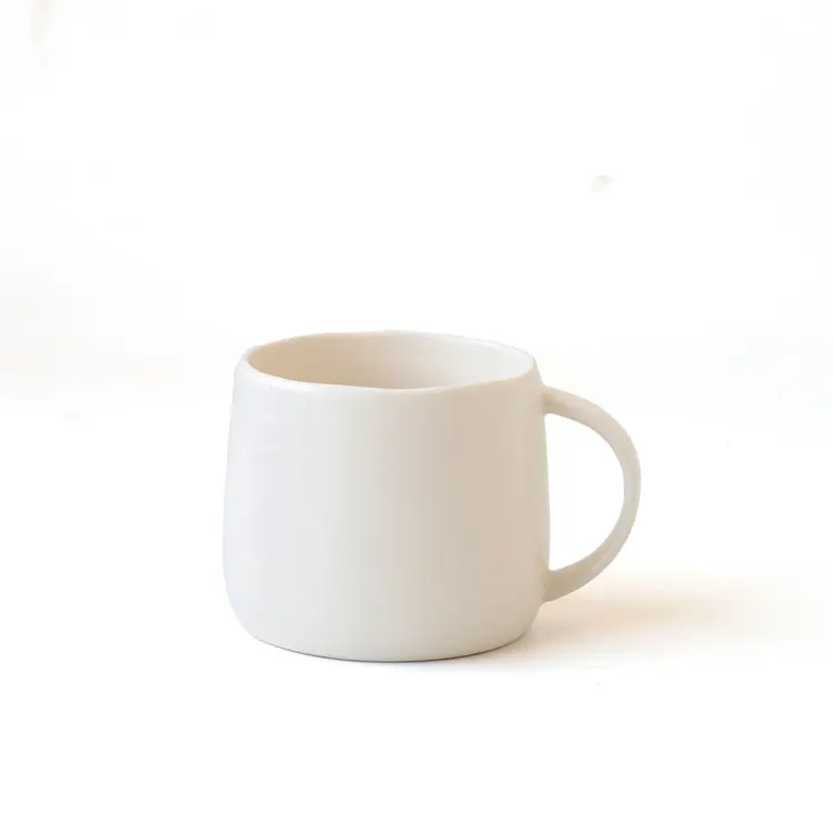 فنجان قهوة من السيراميك غير اللامع بعلامة تجارية مخصصة بسعر الجملة وبكميات زهيدة أكواب بيضاء سادة للمقهى والمنزل