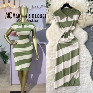 Abito in maglia a righe a contrasto con spalline sottili e maniche corte, stile retrò di lusso, da donna, con cintura in vita - Product Image 2
