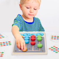 Équipement en bois personnalisé pour enfants Classification des couleurs Marche labyrinthe Mobile Jeu d'échecs Éducatif Pensée Logique Jouets pour enfants
