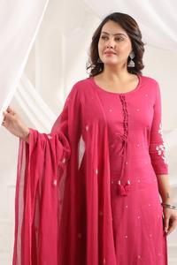 Conjunto de Kurti, Pantalón y Dupatta Rectos para Mujer, Bordados con Lentejuelas, de Algodón y Seda |   Ropa Étnica Tradicional de Cuello Redondo y Manga 3/4 para Verano - Product Image 4