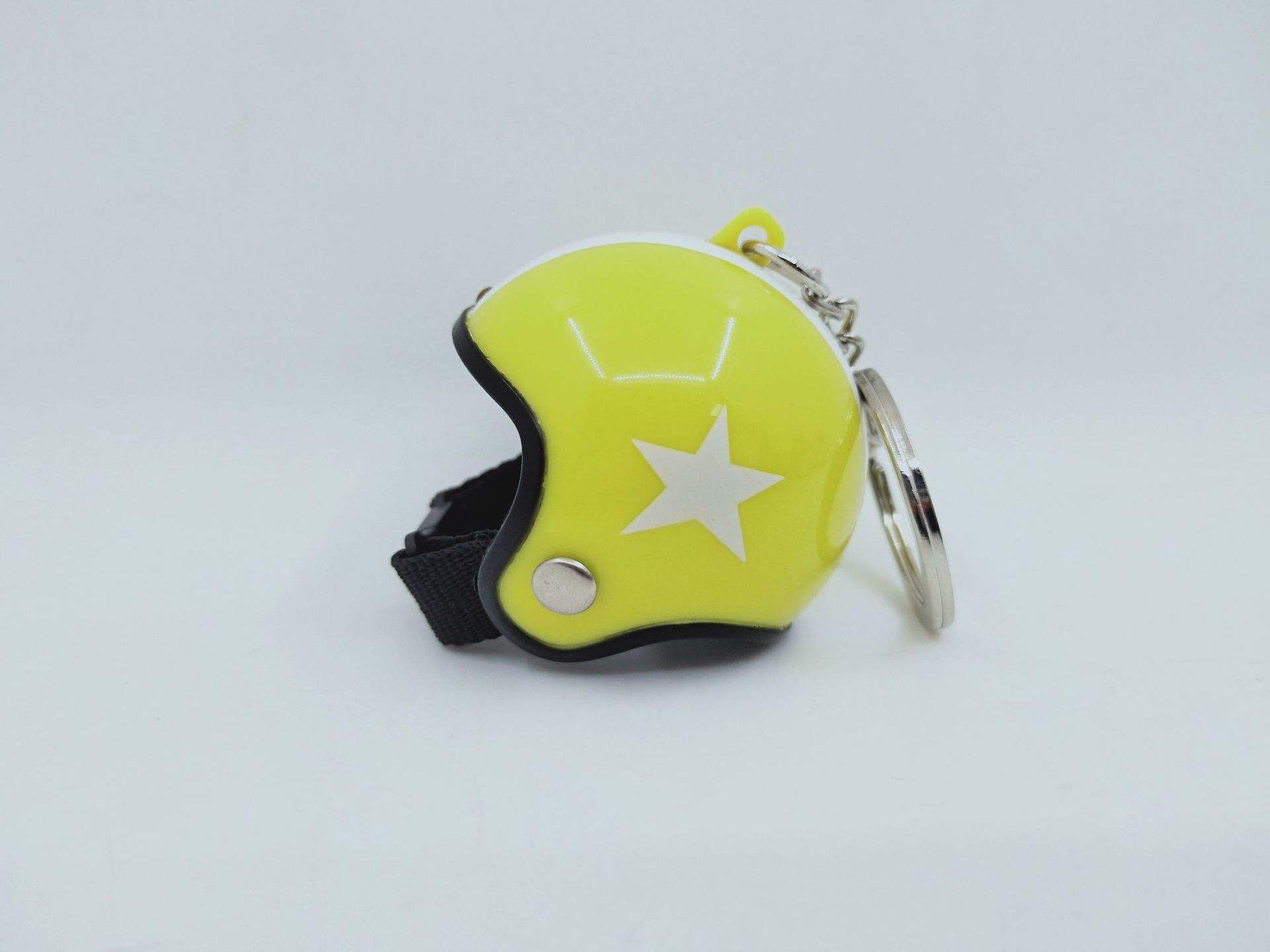 หมวกกันน็อคห้าดาวสีเหลือง