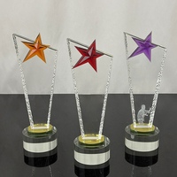 Trophée Étoile en Cristal Transparent Rouge, Violet et Ambre à Prix Abordable pour Souvenir ou Cadeau