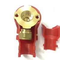 Raccord à visser en forme de coude femelle pour tuyau Pex de 16 mm avec couvercle en plastique rouge