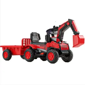 Çocuklar araba oyuncak vücut üzerinde binmek için araba traktör üzerinde bir kova binmek ile bir traktör