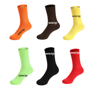 الجوارب المخصصة بالجملة مطرزة بشعار طاقم الجوارب تنفس محبوك للنساء والرجال لفصل الصيف - Product Image 1