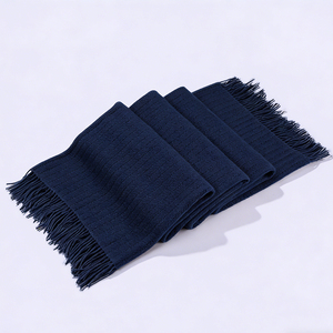 Sciarpa Classica in Lana Merino Calda Tessuta TAIFU, Adatta per l'Autunno, con Frange e Motivo a Foglie - Product Image 2