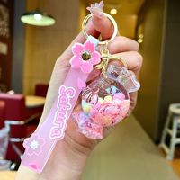 Porte-clés en acrylique rose mignon, style dessin animé, avec pendentif fraise, effet sable mouvant, idéal pour les petites attentions, les salles de jeux et les lieux de divertissement