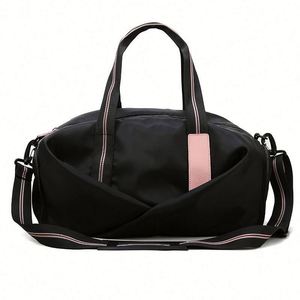Sac de sport unisexe grande capacité pour la gym, l'entraînement et le yoga, avec séparation sec/humide, compartiment à chaussures, bagage à main pour les voyages de courte distance, en polyester - Product Image 3