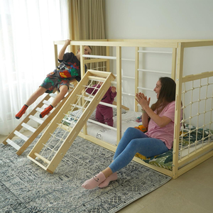 Cama de suelo para niños con dos tipos de marcos de escalada escalables en todos los lados Cama <span class=keywords><strong>Montessori</strong></span> sólida y segura hecha de madera pura - Product Image 4