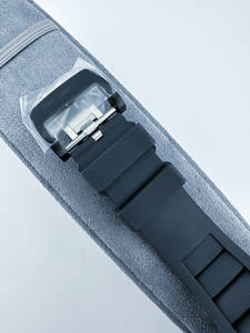 Un reloj de pulsera de alta gama ha debutado, creando un reloj mecánico de fibra de carbono cómodo y resistente a los golpes. - Product Image 6