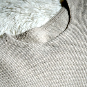 Cardigan élégant en cachemire 100% pour femmes de bureau doux comme la <span class=keywords><strong>brume</strong></span> matinale et élégant sans effort avec logo sur le devant - Product Image 5