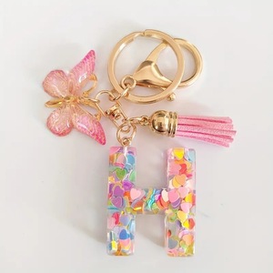 A-Z alfabet Resin kupu-kupu lucu gantungan kunci huruf inisial gantungan kunci tas ransel jimat Earbud Aksesori penutup LWD - Product Image 4