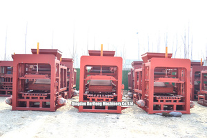 Machine à fabriquer des blocs <span class=keywords><strong>de</strong></span> <span class=keywords><strong>béton</strong></span>, des pavés, des briques creuses et pleines entièrement automatique qt12-15, provenant d'un fabricant chinois - Product Image 3