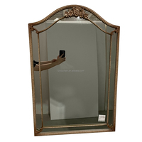 Miroir mural pleine longueur en or antique arqué d'inspiration baroque pour la décoration intérieure