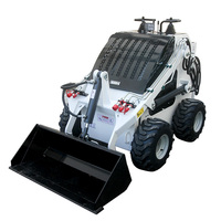 Chargeuse compacte sur roues multi-attaches avec niveleuse pour le nivellement des terrains