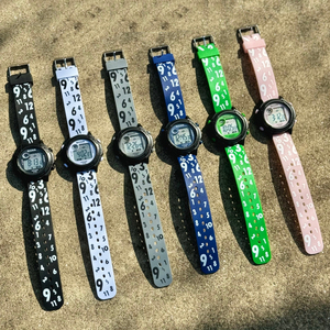 Montre numérique tendance pour enfants, étanche 30M, pour filles et garçons, idéale pour l'extérieur, avec alarme, excellent cadeau pour étudiants <span class=keywords><strong>de</strong></span> 5 à 12 ans - Product Image 2